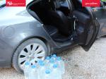 Samochód wypełniony butelkami z nielegalnym alkoholem